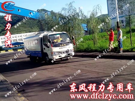 江淮纯吸式扫路车