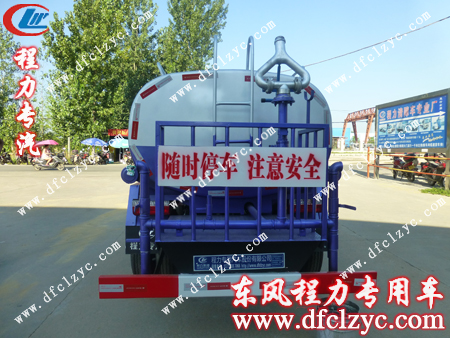 东风小霸王洒水车尾部操作平台展示