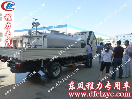 湖北程力东风小霸王货厢带洒水车