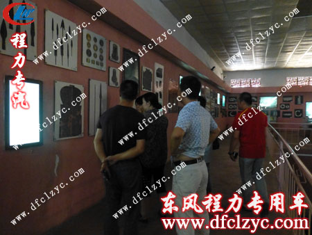 用户前来湖北程力购车，程力主管马旭东带领用户感受随州文化