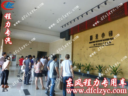 用户前来湖北程力购车，程力主管马旭东带领用户感受随州文化