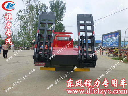 风前四后八平板运输车尾部双爬梯展示
