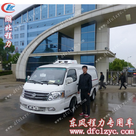 上药科园信海医药黄冈分公司徐经理在我公司购买一台福田风景冷藏车