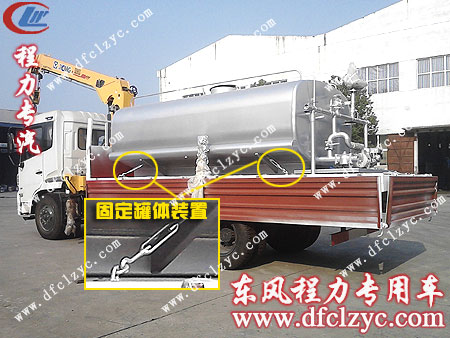 东风天锦随车吊带洒水两用车罐体实拍图
