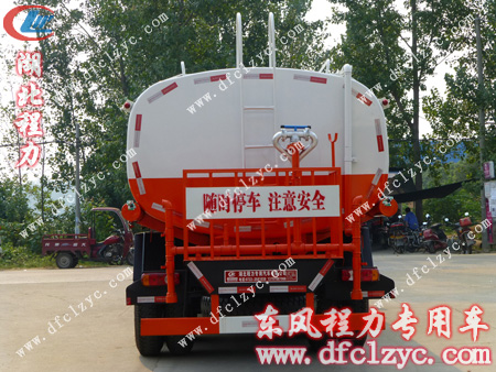 东风后双桥洒水车尾部展示style="TEXT-ALIGN: