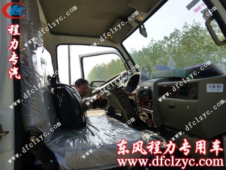 东风小霸王洒水车