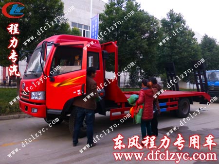 邓先生所订购的半高顶解放平板运输车