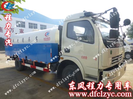 阳光下洁白透亮的东风多利卡高压清洗车 东风多利卡高压清洗车