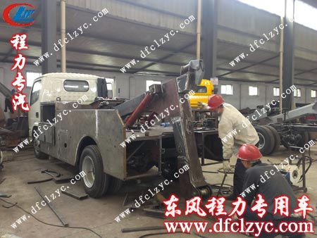 生产中的东风多利卡拖吊清障车 生产中的东风多利卡拖吊清障车