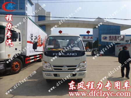 即将送往用户所在地的福田3360洒水车