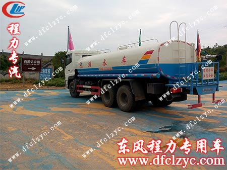 东风天龙后双桥洒水车途径西游记公园 东风天龙后双桥洒水车途径西游记公园