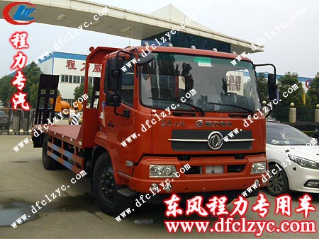 风天锦平板运输车出发前在湖北程力门口留影 东风天锦平板运输车出发前在湖北程力门口留影