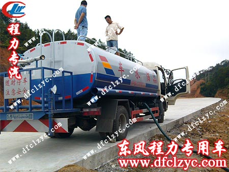 东风多利卡洒水车顺利通过验收