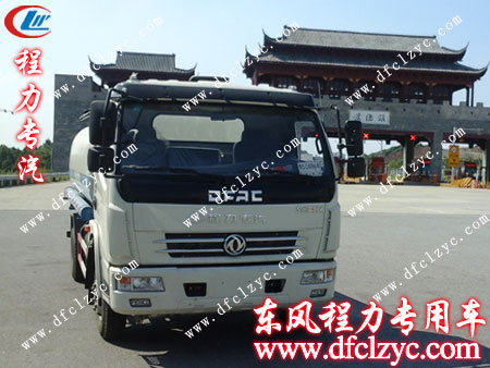 东风多利卡运水车途径景德镇 东风多利卡运水车途径景德镇