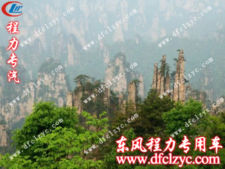 东风145绿化洒水车观光着沿途风景 东风145绿化洒水车观光着沿途风景