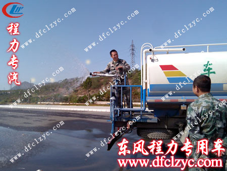 用户正在验收解放J6洒水车 用户正在验收解放J6洒水车