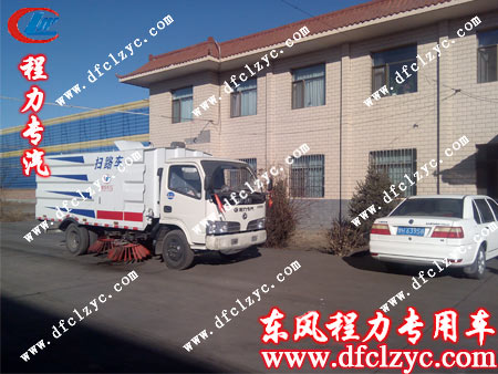 东风福瑞卡扫路车顺利抵达用户所在地