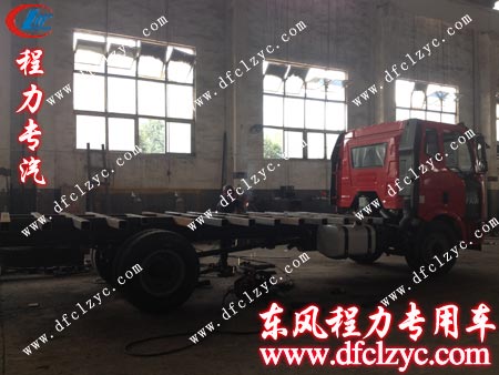 解放J6挖机平板运输车焊横梁 解放J6挖机平板运输车焊横梁