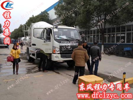 湖北程力福田搅拌车最后的安检