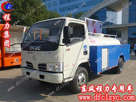 湖北程力东风小多利卡高压清洗车侧面展示图