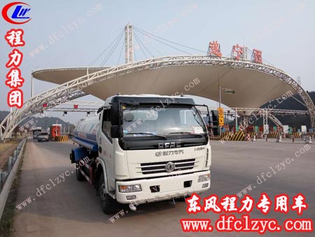 东风大多利卡洒水车到达四川遂宁