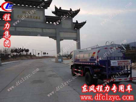 湖北程力东风劲卡洒水车途经河南桐柏山 湖北程力东风劲卡洒水车途经河南桐柏山