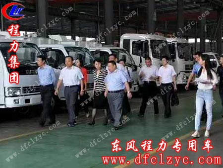 随州首任女市委书记陈安丽考察湖北程力集团扫路车厂