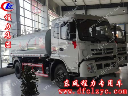 上述图为程力集团御虎洒水车