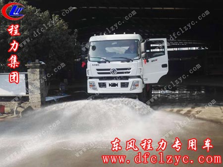 上述图为程力集团御虎洒水车