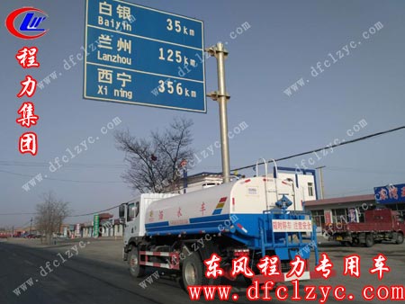 上述图为东风D9洒水车路途上的风景图