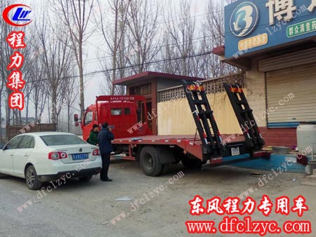 上图为东风福瑞卡平板运输车到达目的地