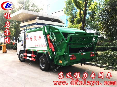 湖北程力凯马压缩垃圾车整装待备准备出厂