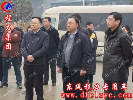 市委常委、党组成员林常伦(右一），曾都区区委书记何运平（中）、区长张健在视察听取情况汇报
