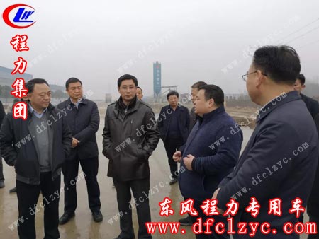宾主双方驻足交流程力专汽发展规划和宏伟蓝图，至2020年程力专汽产值力争达100亿元大关