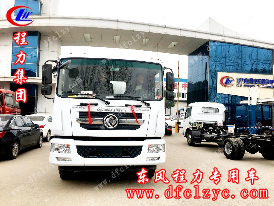 上图为湖北程力东风D9吸污车正前方图片