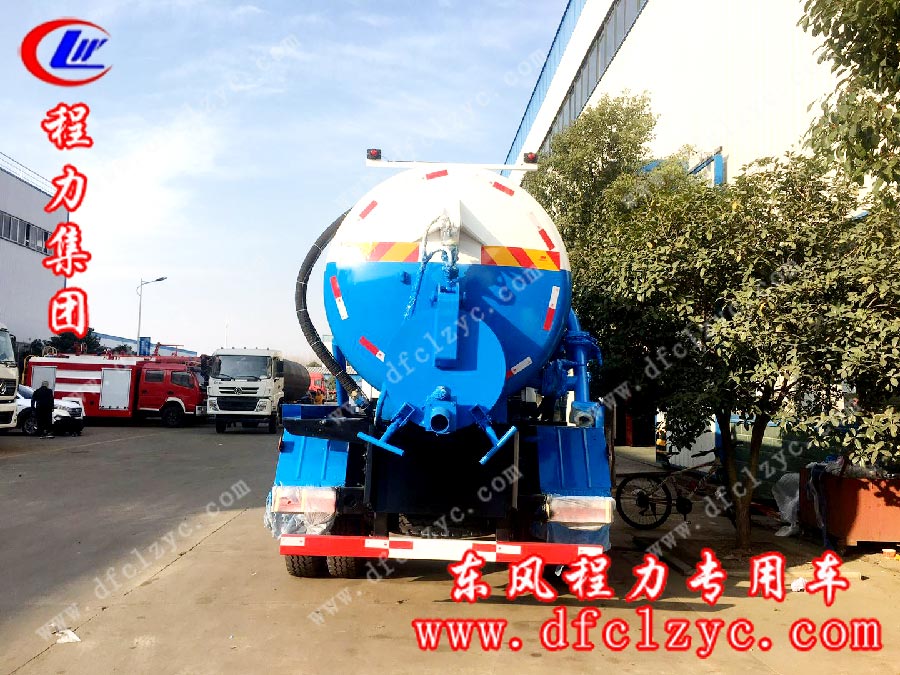 上图为湖北程力东风D9吸污车后尾部图片