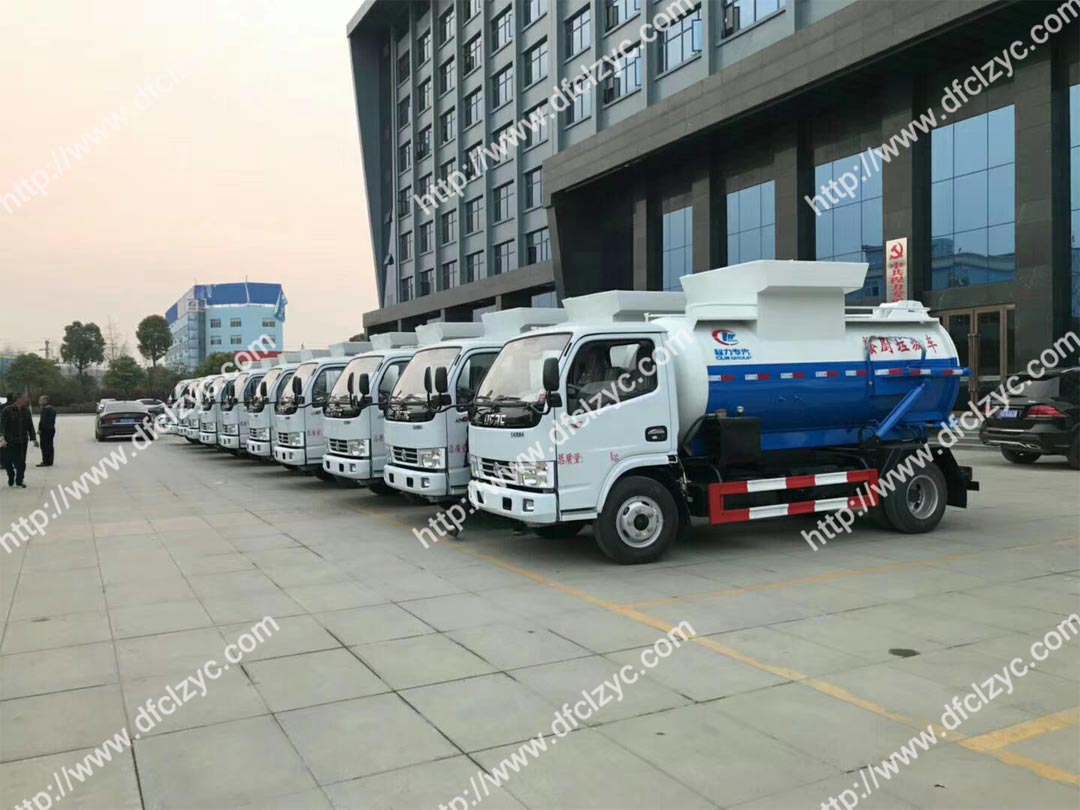 上图为湖北程力东风小多利卡餐厨垃圾车