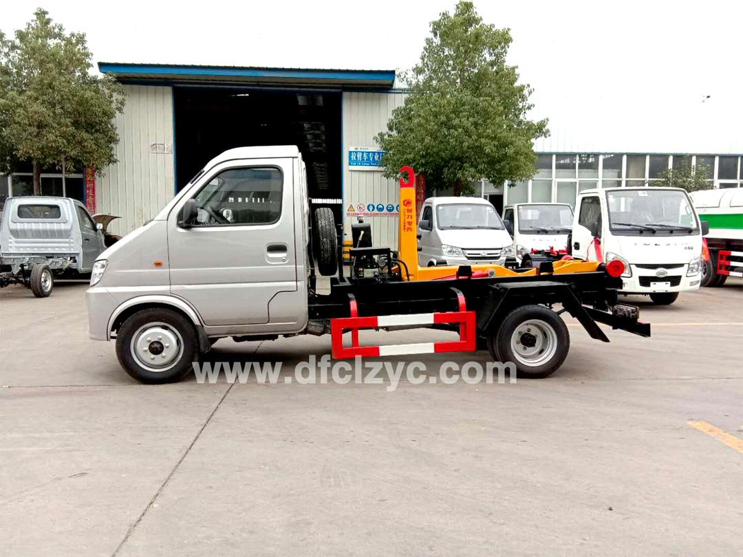 湖北程力長(zhǎng)安3方勾臂垃圾車(chē)