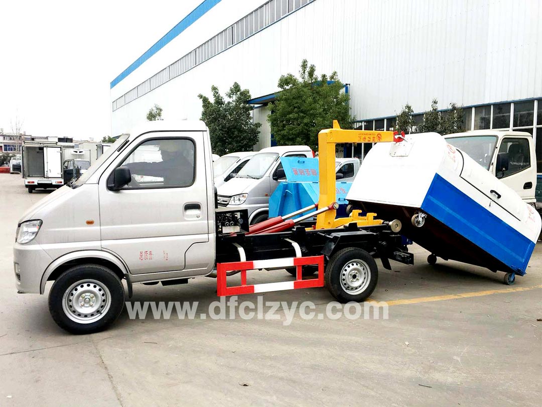 上圖為湖北程力3方勾臂垃圾車(chē)調(diào)試中