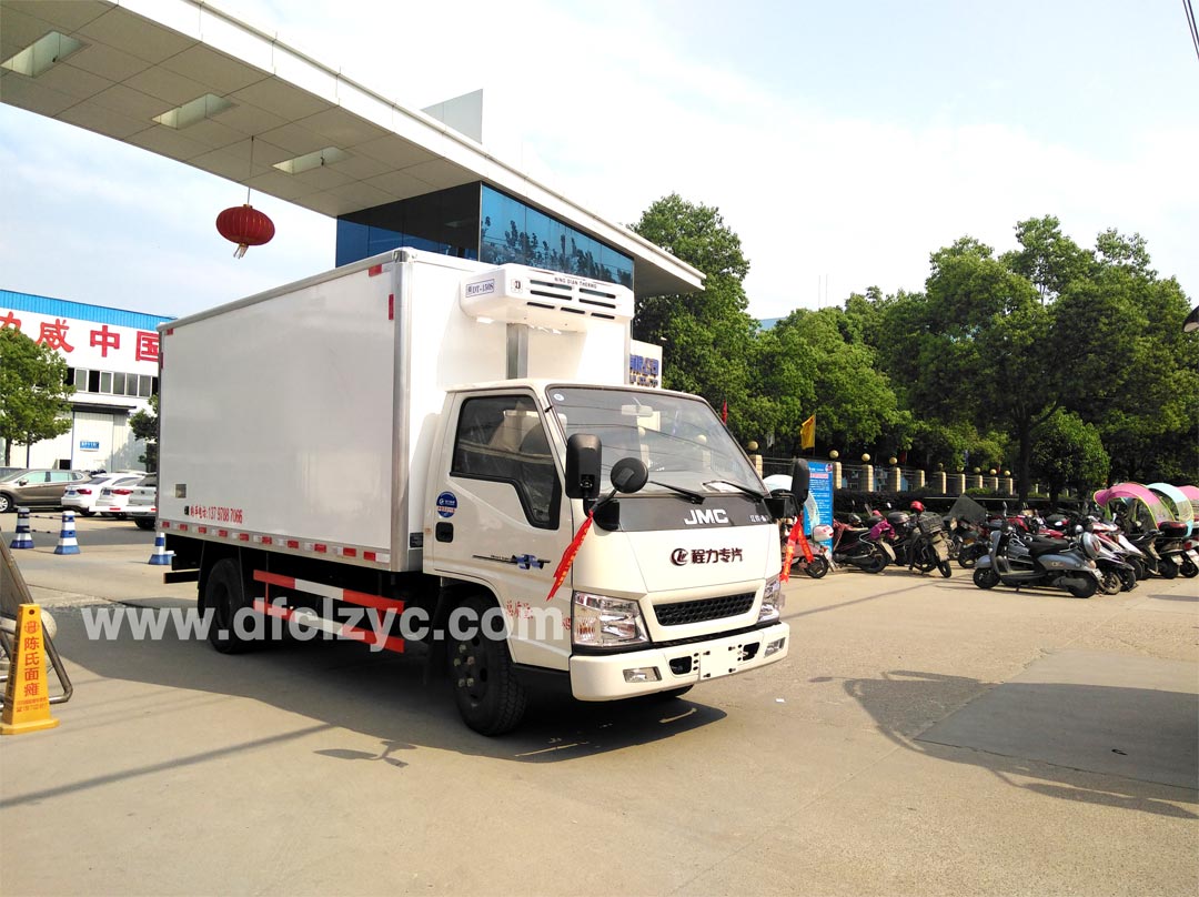 上圖為湖北程力江鈴順達(dá)（藍(lán)牌）冷藏車