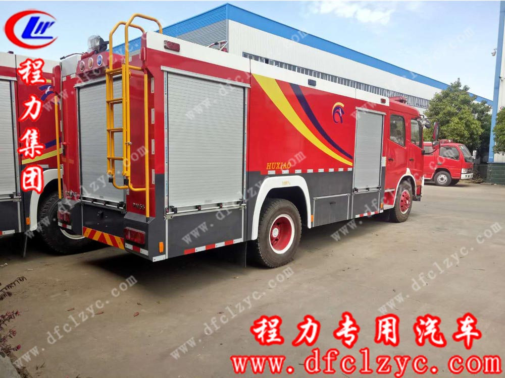 东风天锦水罐消防车（国五）外观后视图