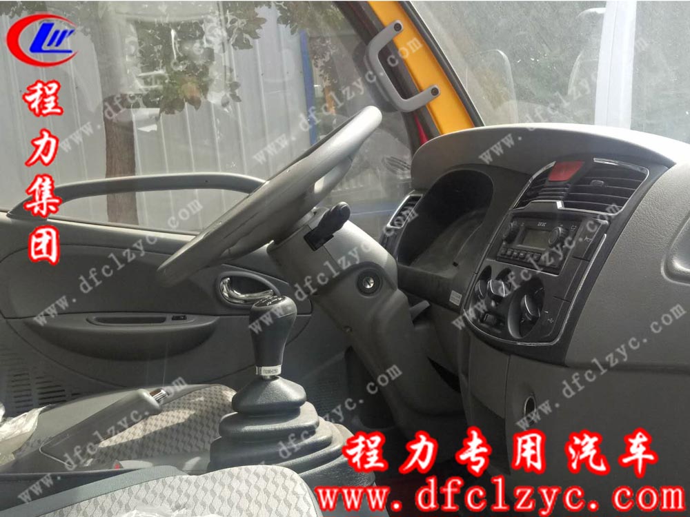 东风凯普特双排水罐消防车