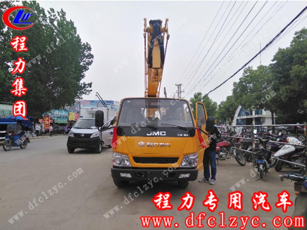 江铃双排高空作业车（国五）外观正面图