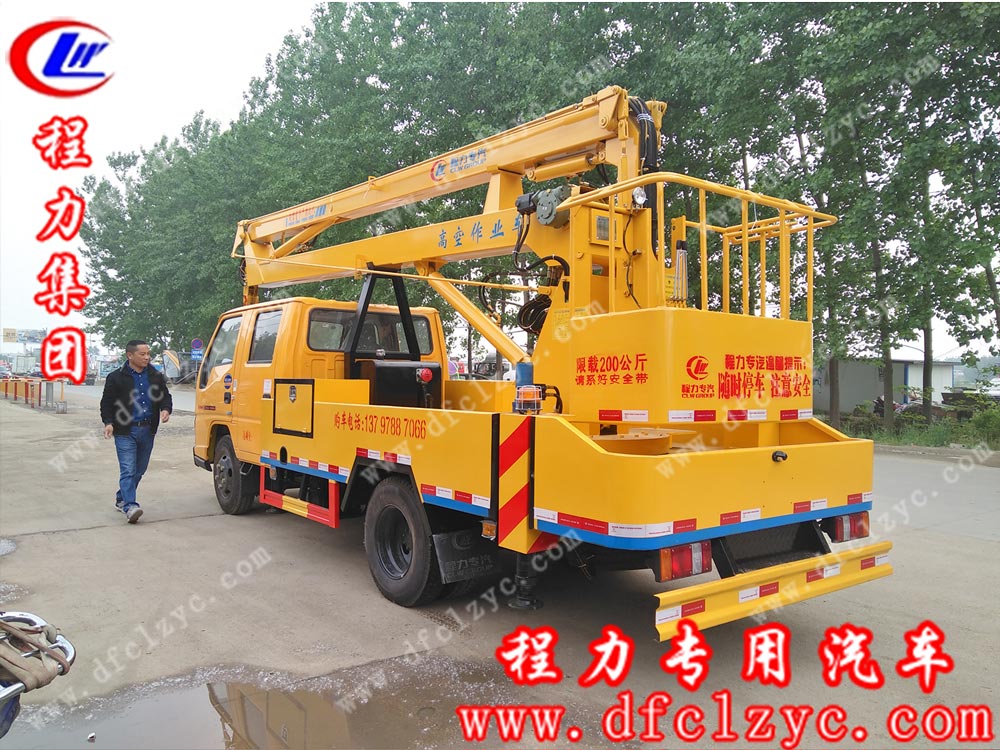 江铃双排高空作业车（国五）外观后视图