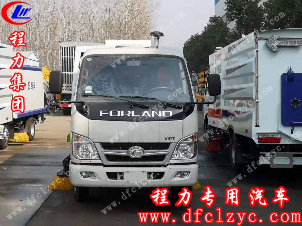 福田扫路车前视图