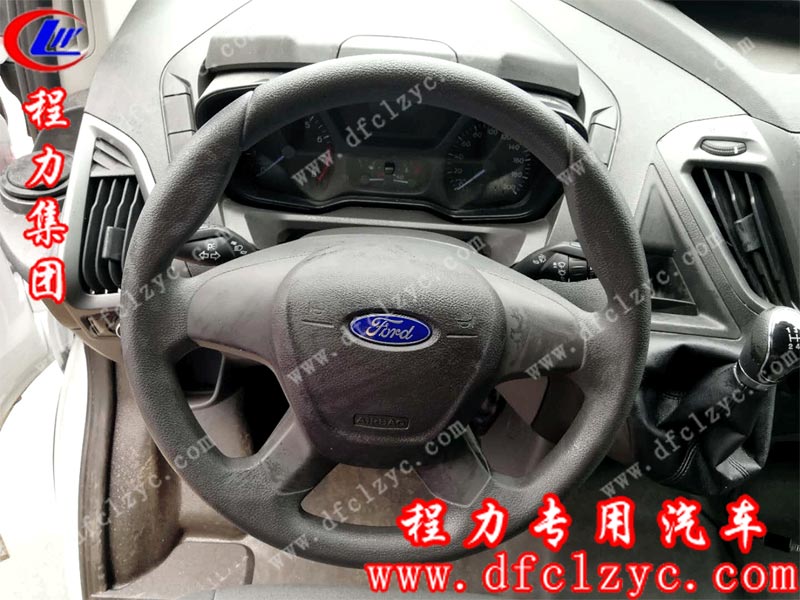 国五福特新全顺V362救护车(汽油版)内饰 国五福特新全顺V362救护车(汽油版)内饰