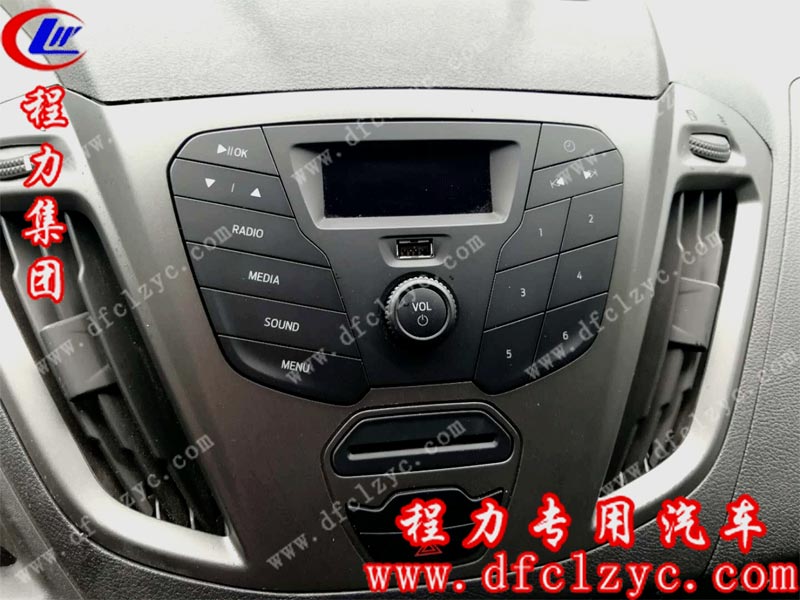 国五福特新全顺V362救护车（汽油版）内饰