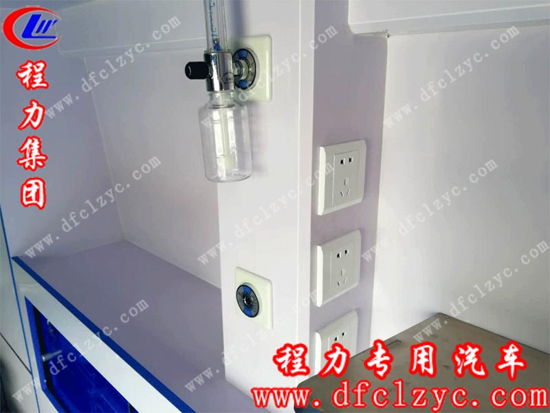 国五福特新全顺V362救护车（汽油版）细节
