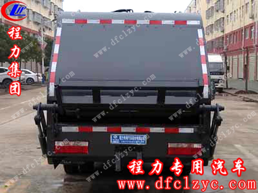 国六东风小多利卡压缩垃圾车
