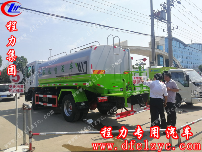 胡总购买的湖北程力国六15方东风多利卡D9洒水车准备发车